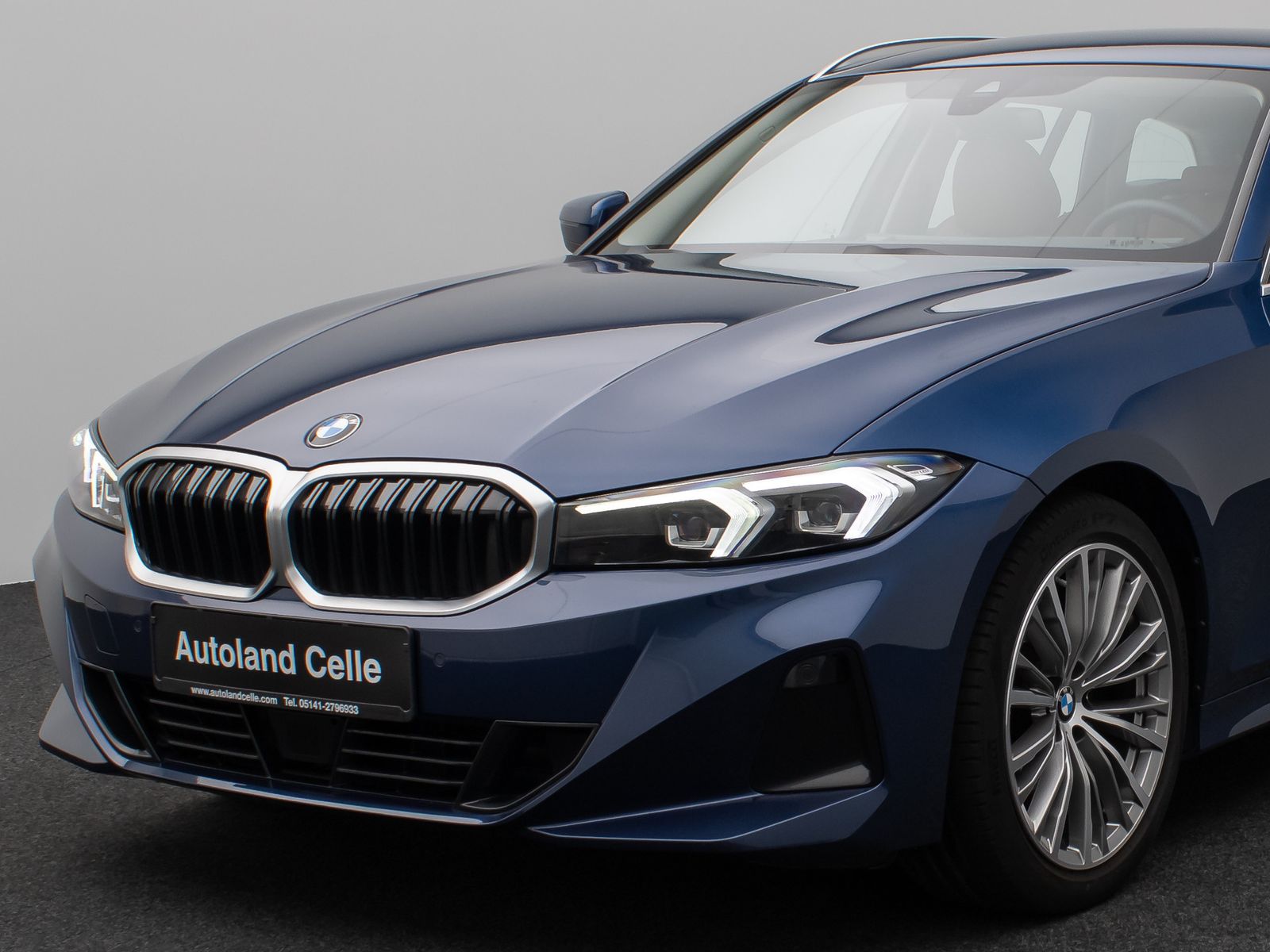 Fahrzeugabbildung BMW 320d Individual DAB HiFi Leder AHK Alarm Sport