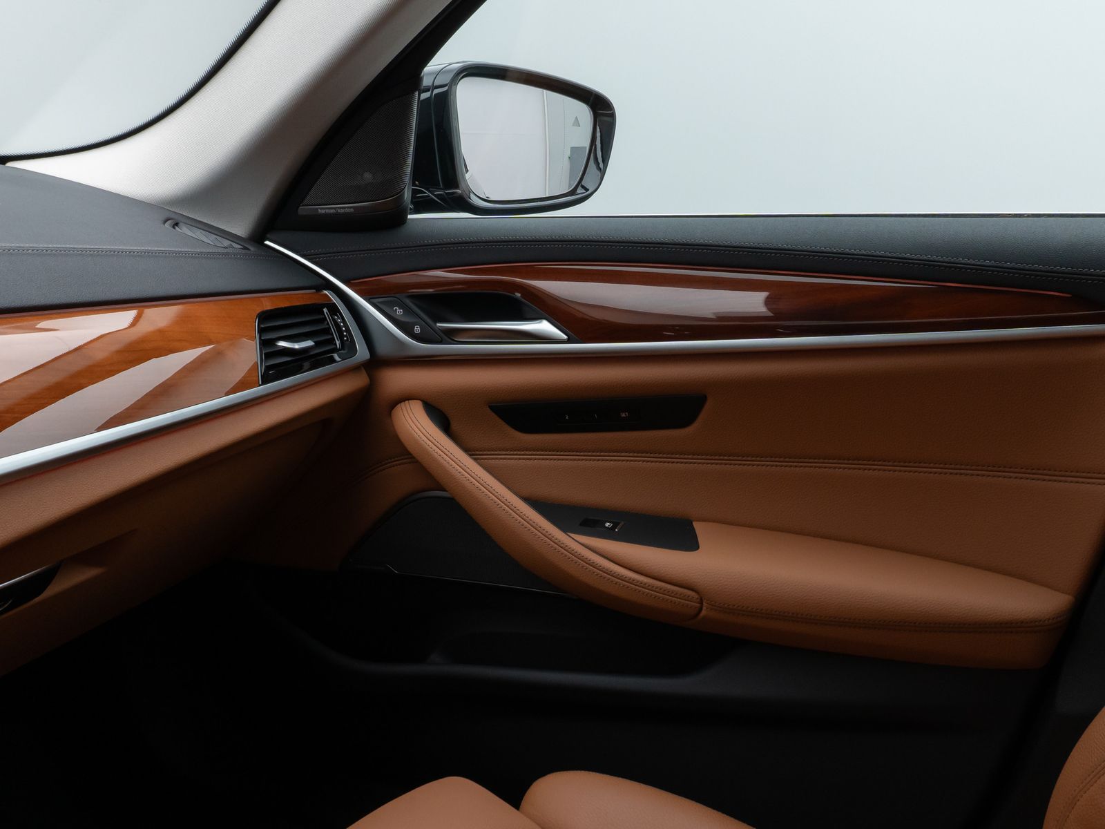 Fahrzeugabbildung BMW 530d xD Luxury Line Laser HUD DAB H/K AHK 19Zoll