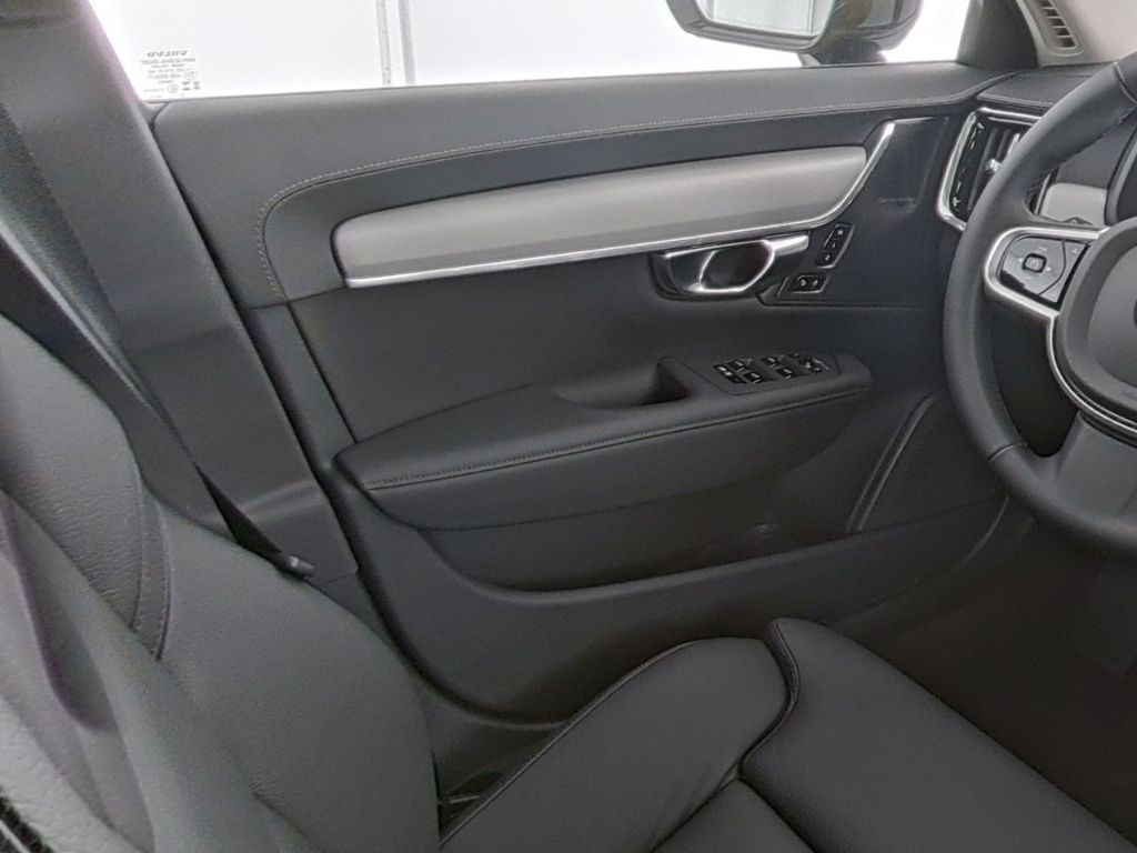 Volvo V90 Kombi Plus Dark Recharge Plug-In Hybrid AWD  foto 12