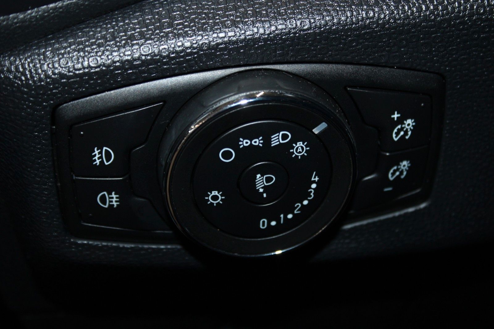 Fahrzeugabbildung Ford EcoSport Titanium AUTOMATIK Navi CAM WinterPaket