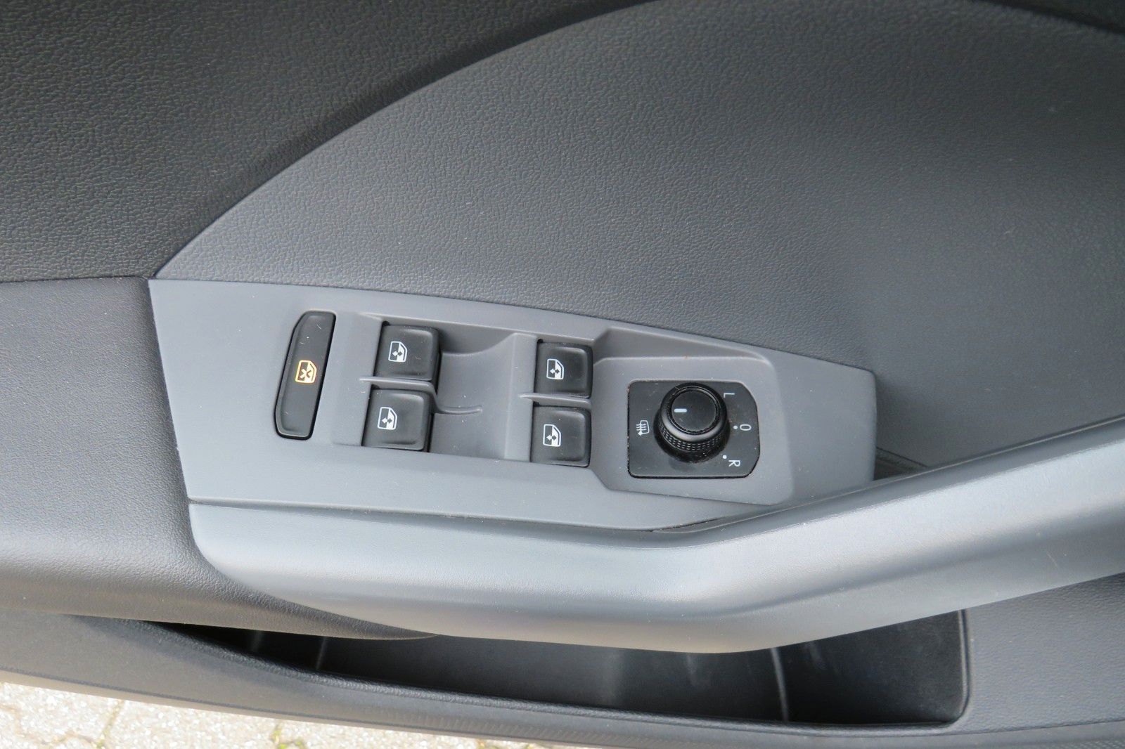 Fahrzeugabbildung Volkswagen T-Cross Life DSG PDC TELVOR SITZH. 1H.