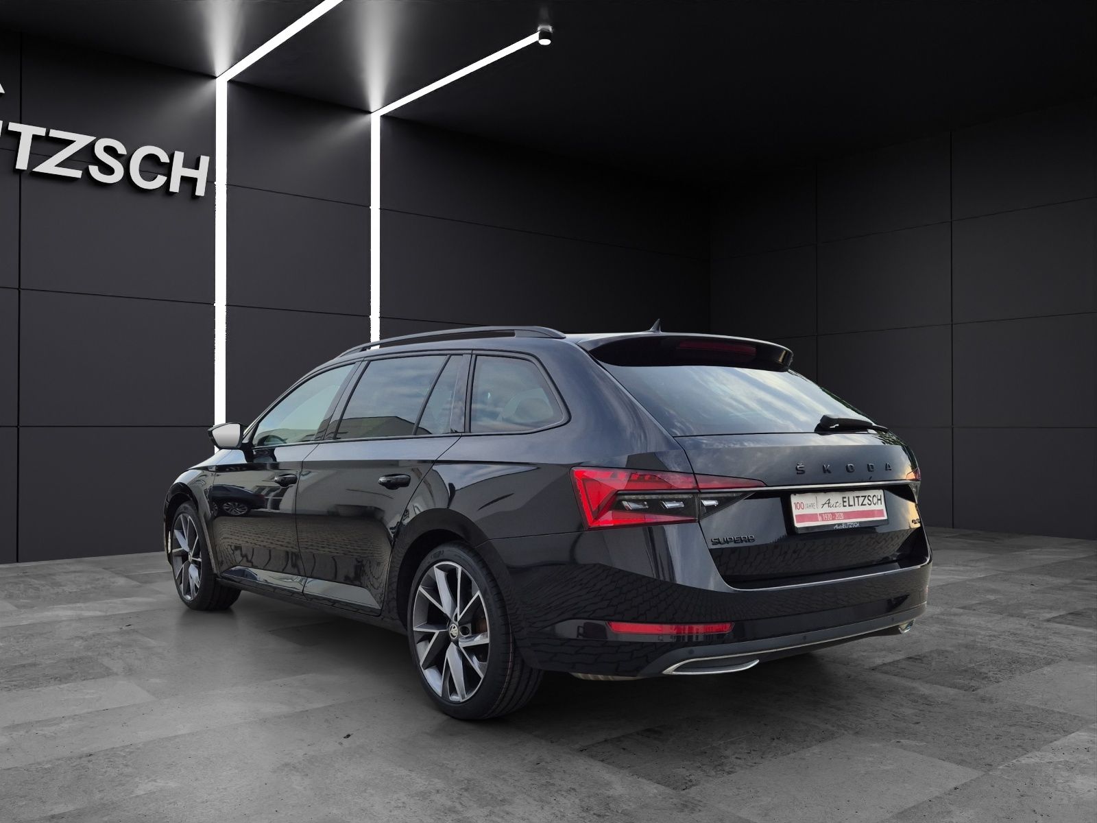 Fahrzeugabbildung SKODA Superb Combi TDI Sportline DSG 4x4 Matrix AHK Na