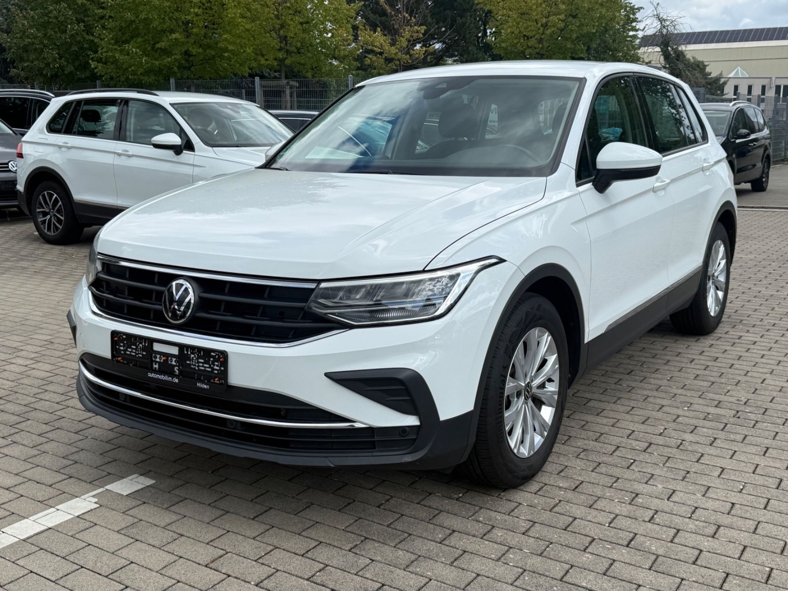 Volkswagen Tiguan - 1
