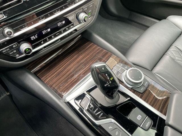 Fahrzeugabbildung BMW 530 i Touring Sport Line Autom. AHK, Leder, Stan