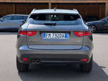 Jaguar F-Pace - 5