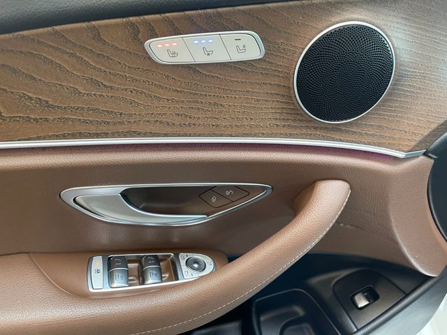 Mercedes-Benz E 300 de Lim. Aut. Avantgarde *LED*LEDER*PANO*