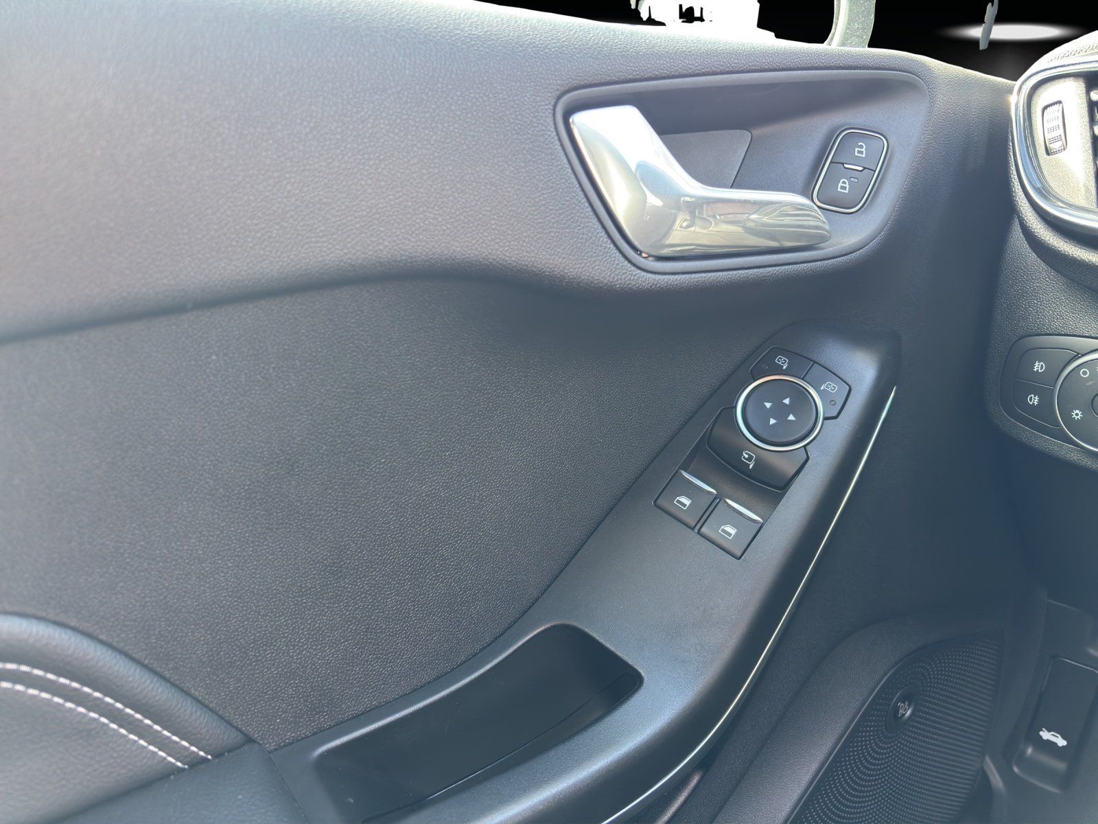 Fahrzeugabbildung Ford Fiesta 1.0 EB Active Plus S/S Aut. RFK Navi SH