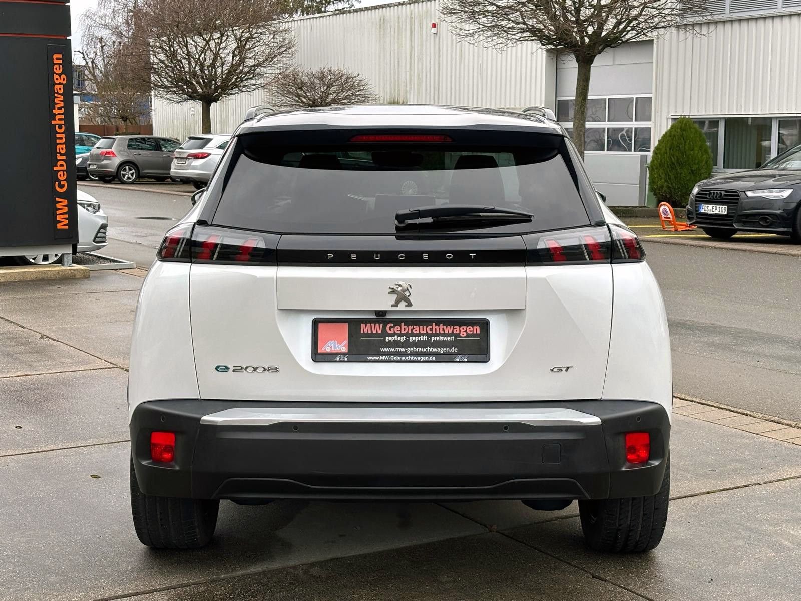 Fahrzeugabbildung Peugeot 2008 e-GT 11kW OnBoard LED ACC KAM NAV CarPlay