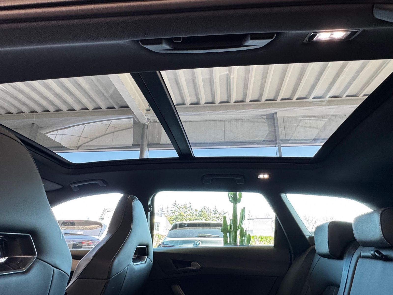 Fahrzeugabbildung CUPRA Leon 2.0 TSI VZ 4Drive Vision+ Matrix Pano ACC