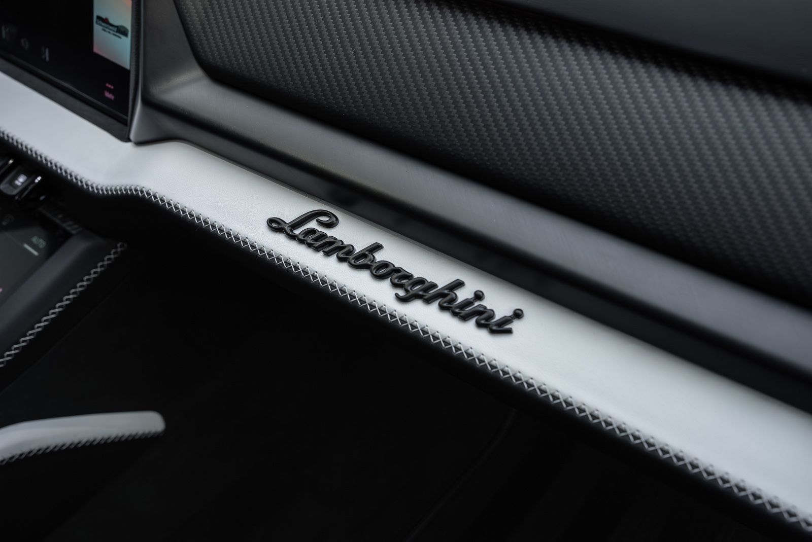 Fahrzeugabbildung Lamborghini Urus SE AKRAPOVIC/CARBON/PANO/B&O/FULL PPF