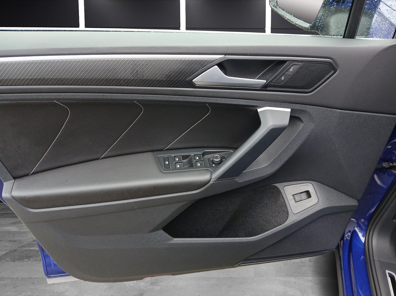 Fahrzeugabbildung Volkswagen Tiguan TDI R-Line DSG 4M STH Matrix AHK ACC RFK