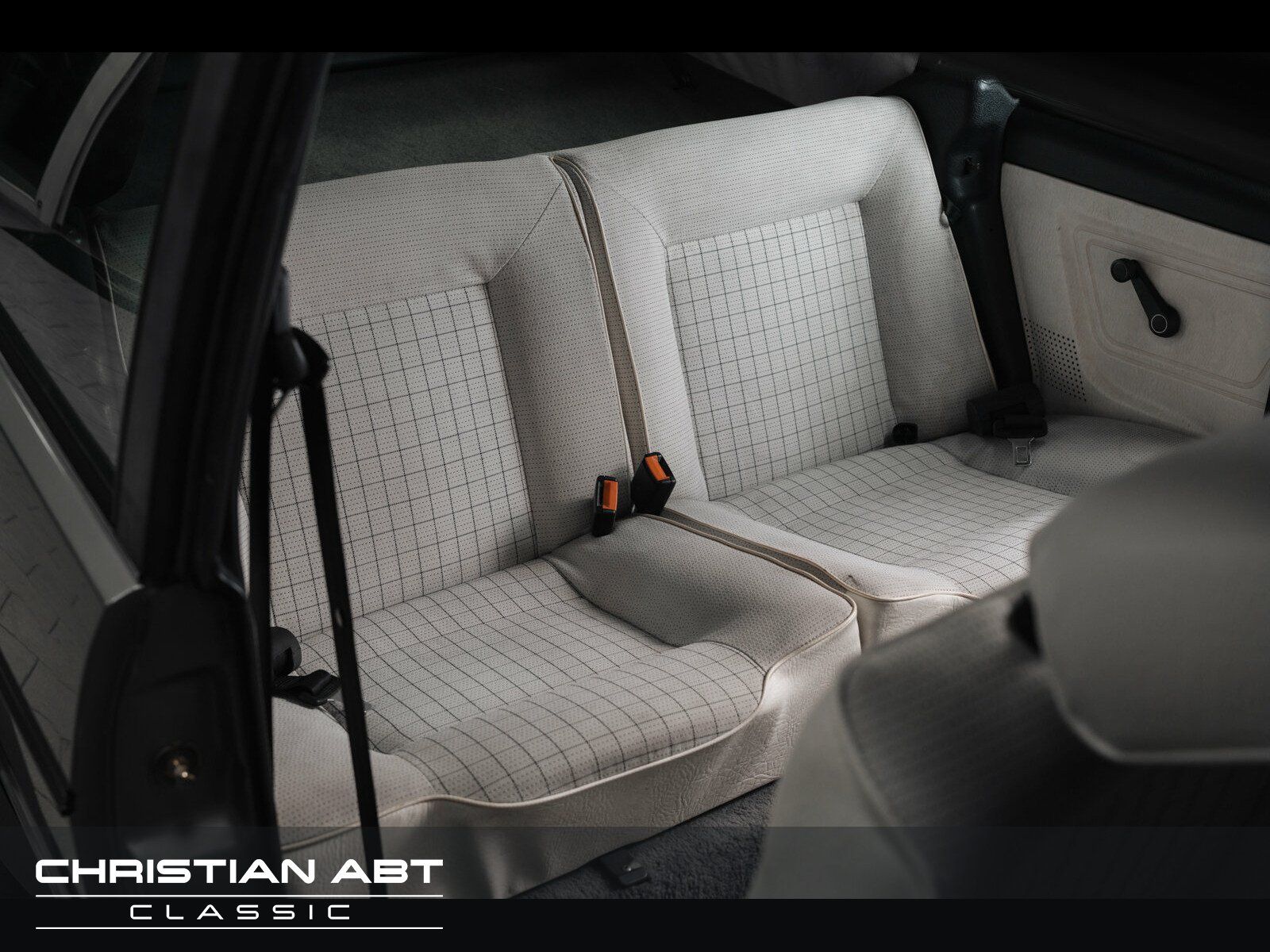 Fahrzeugabbildung Volkswagen Golf I Cabrio *NOTE 2* Cabriolet