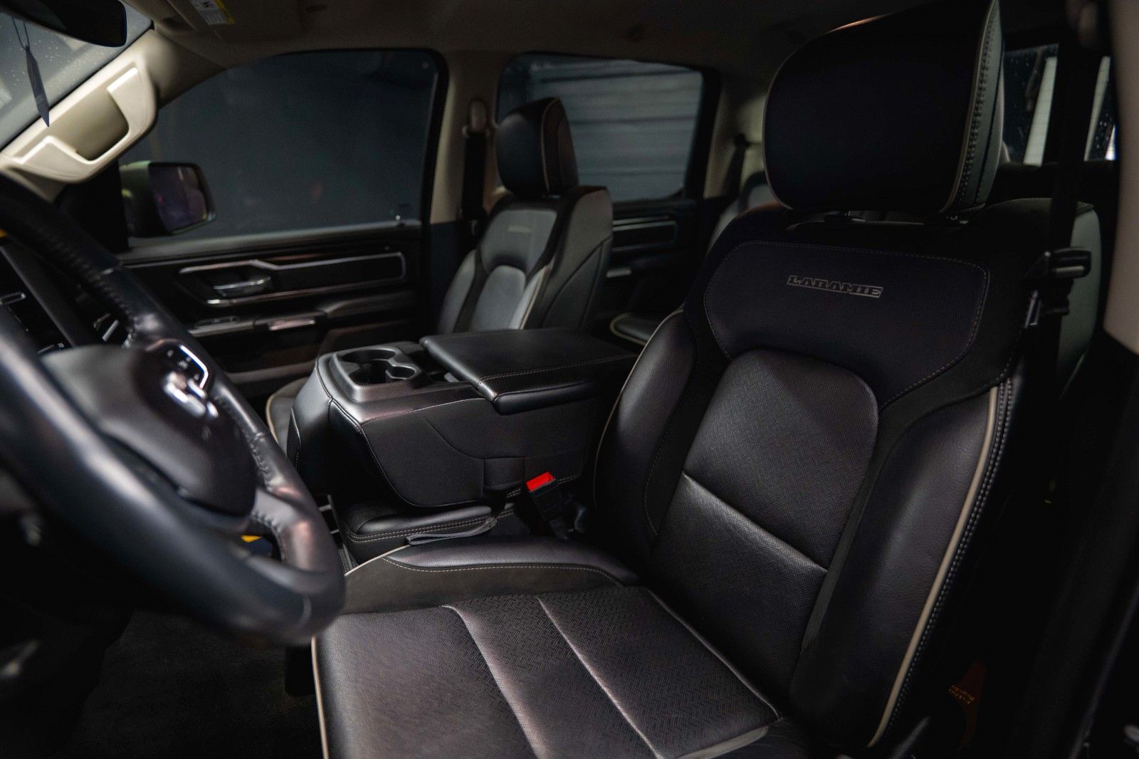 Fahrzeugabbildung Dodge RAM 5.7 V8 HEMI 4x4 LARAMIE Offroad Night LED