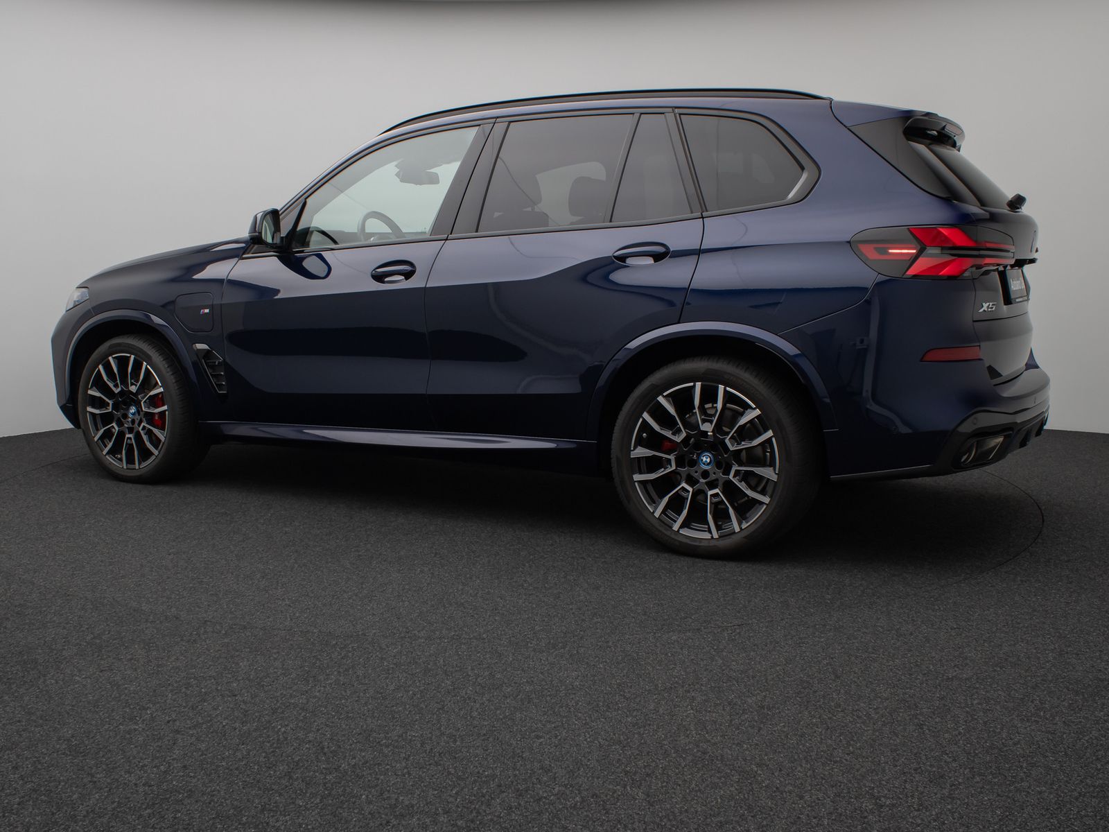 Fahrzeugabbildung BMW x5 xD50e M SportPro Panorama 360°HUD DAB H/K 21"