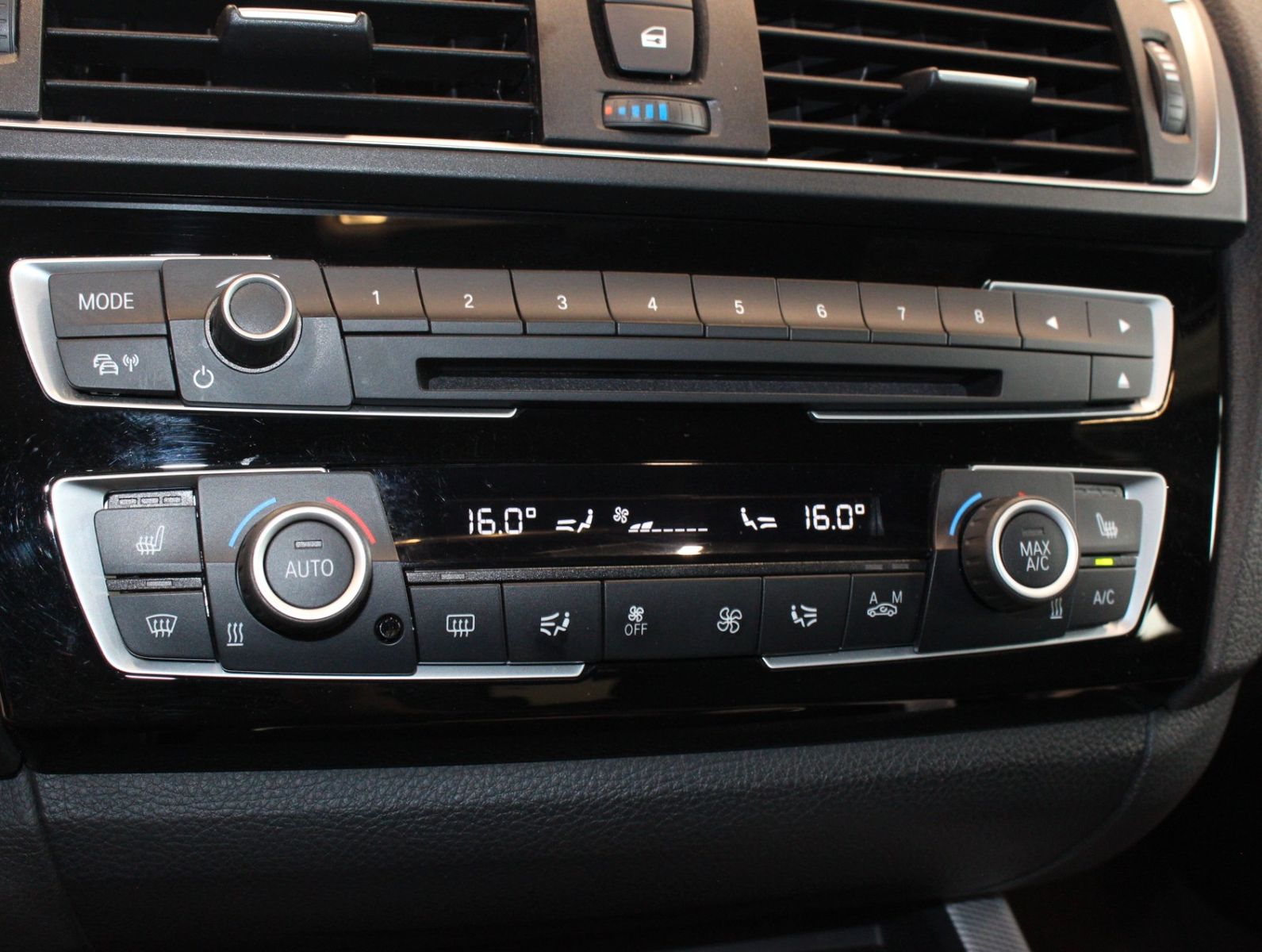 Fahrzeugabbildung BMW M135 i xDrive 2.Hand*LED*MWST*Top Zustand