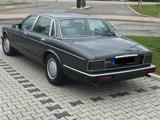 Jaguar Summersale DAIMLER XJ40 H-Kennz. Orig. 52.500 - Jaguar XJ40 mit Benzin-Antrieb
