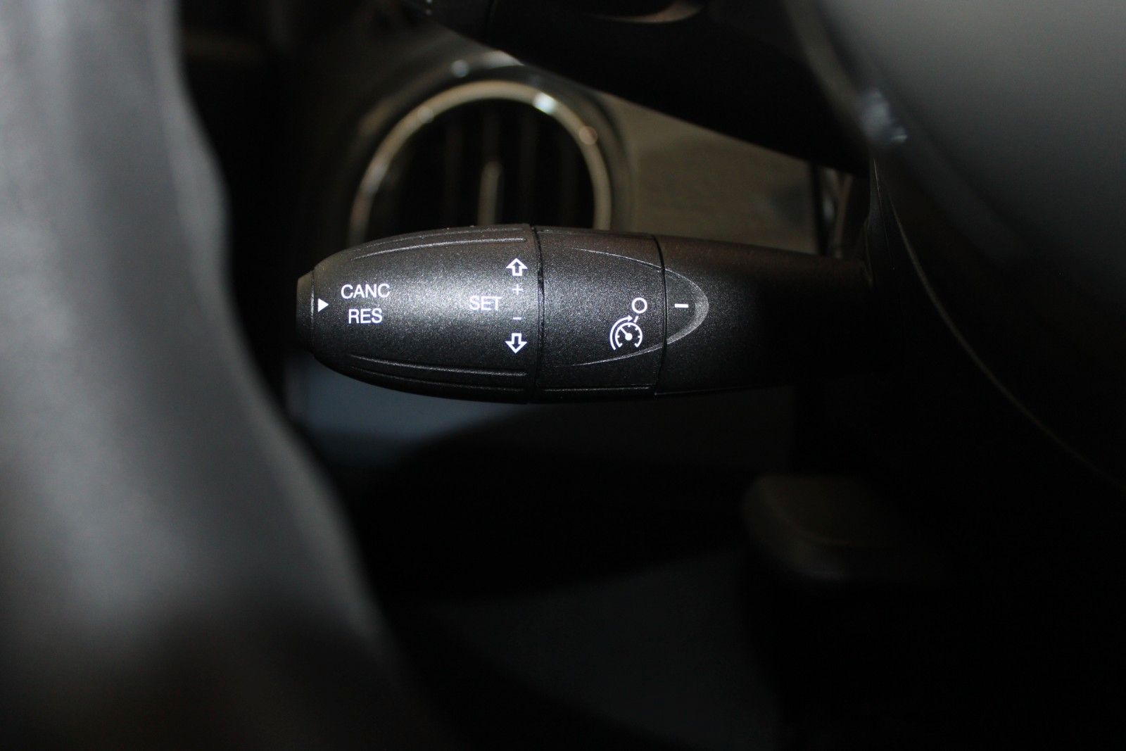 Fahrzeugabbildung Fiat 500 Hybrid CULT KLIMA DAB+ Allwetterreifen Tempo
