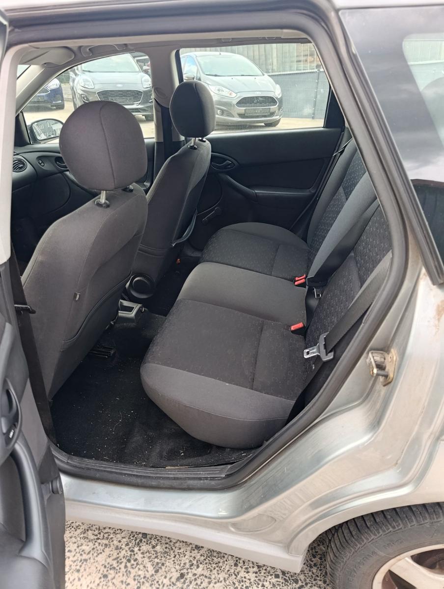 Ford Focus 2004 — photo 10