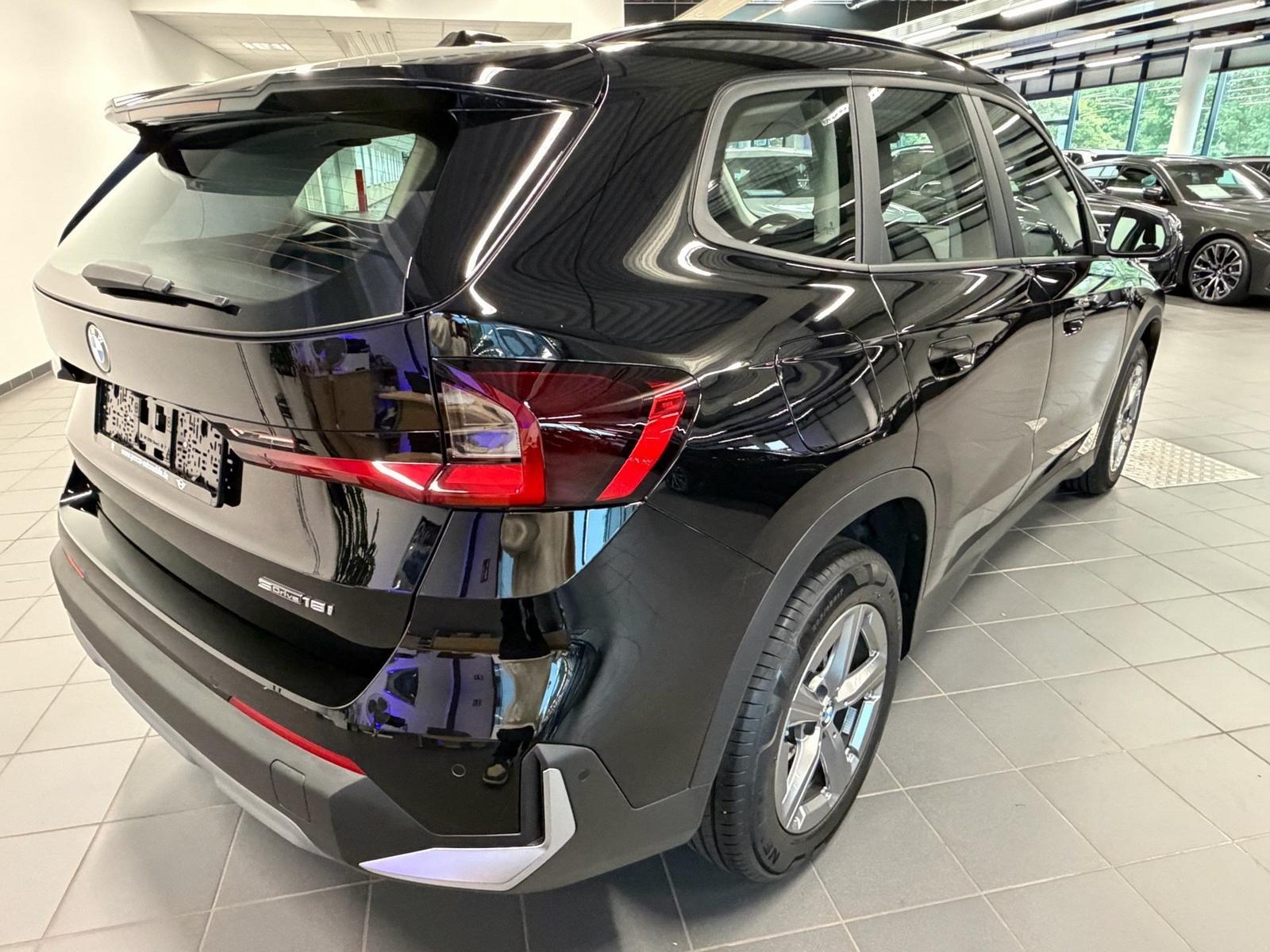 BMW X1 sDrive18i RFK NAVI LED Sound Syst. Massage