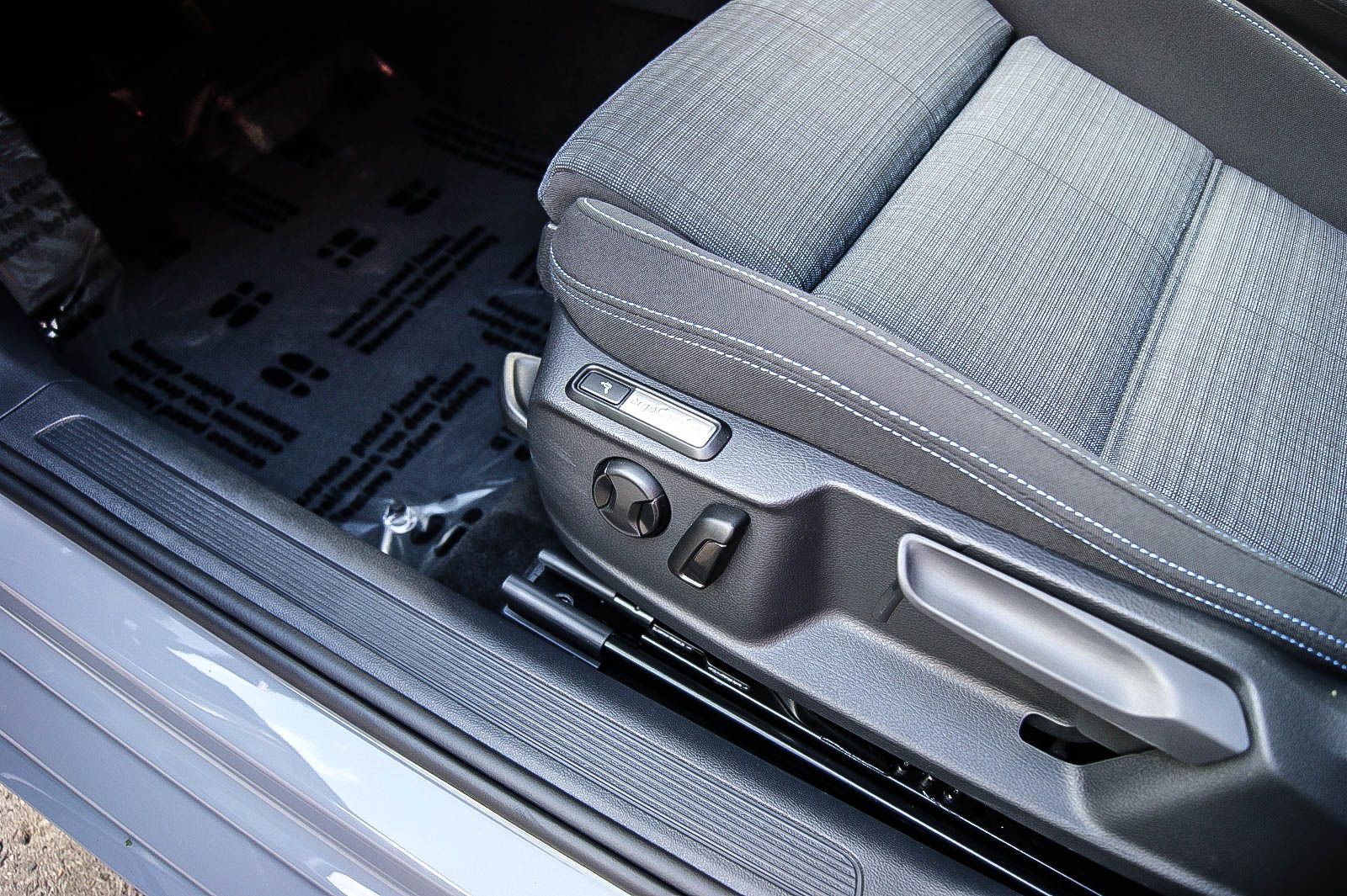 Fahrzeugabbildung Volkswagen Passat Variant HYBRID GTE IQ NAVIGATION 1.HAND