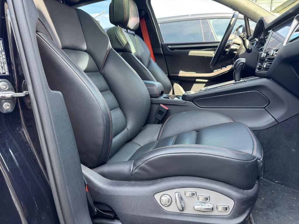 PORSCHE Macan 2023