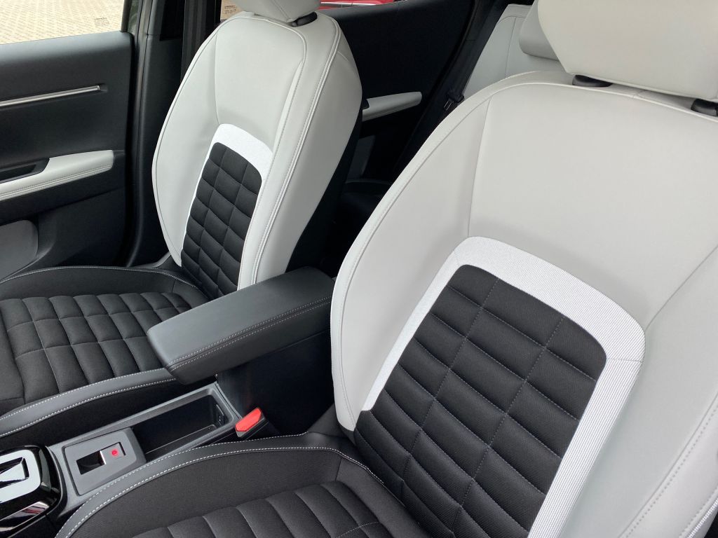 Fahrzeugabbildung Citroën e-C3 Aircross MAX *Winter-Paket*