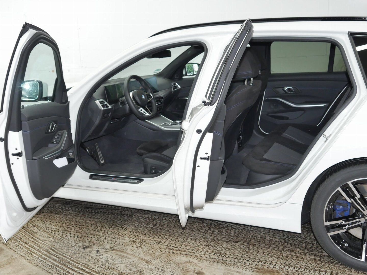 Fahrzeugabbildung BMW 330d xDrive Touring M Sportpaket