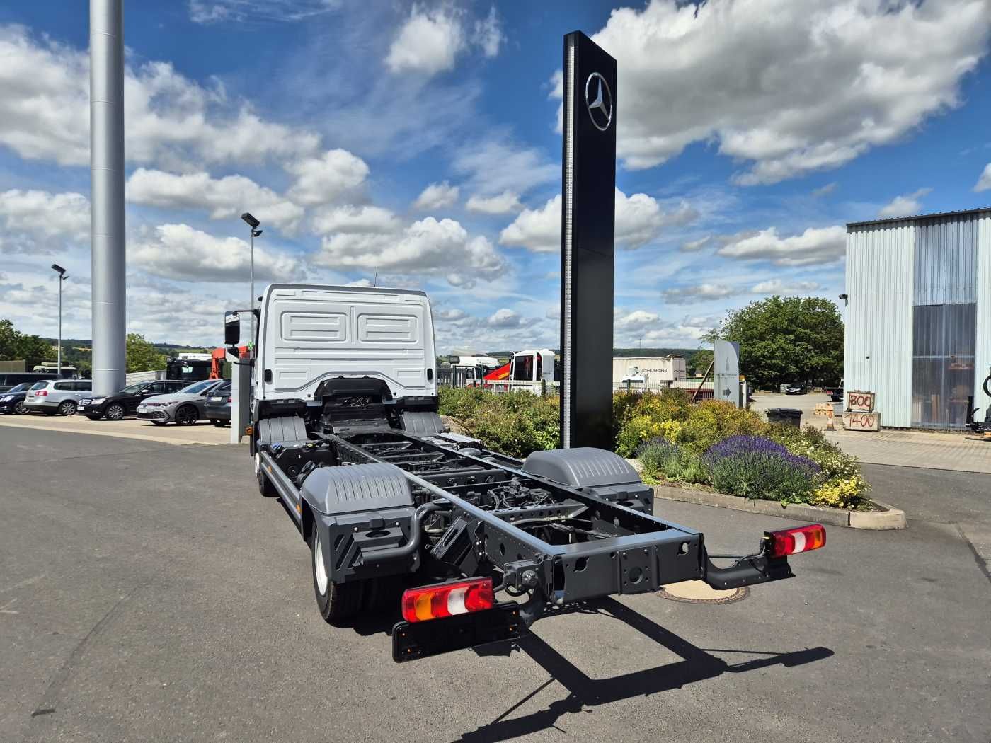 Fahrzeugabbildung Mercedes-Benz Atego 818 L Fahrgestell, 2 Stück vorhanden