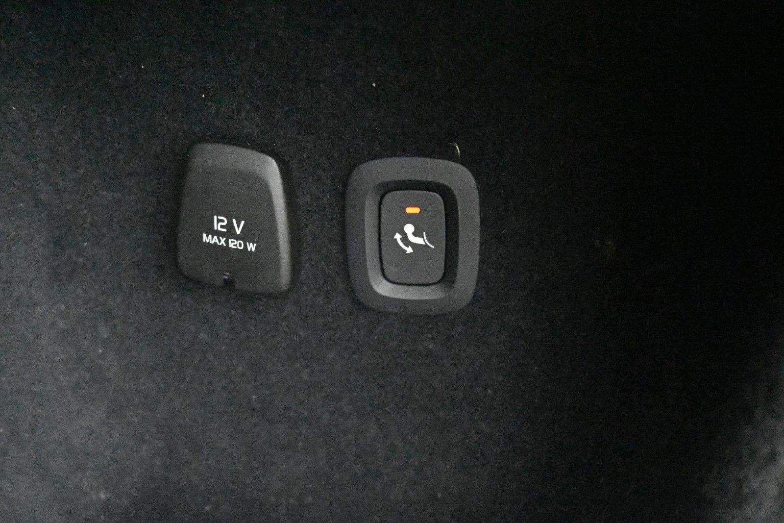 Fahrzeugabbildung Volvo V60 T6 Essential AWD*STHZG*PDC*AHK*Leder*LHZG*