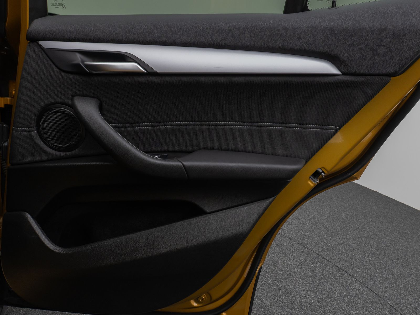 Fahrzeugabbildung BMW X2 xD25e Kamera HUD DAB Navi+ Alarm Sport LED