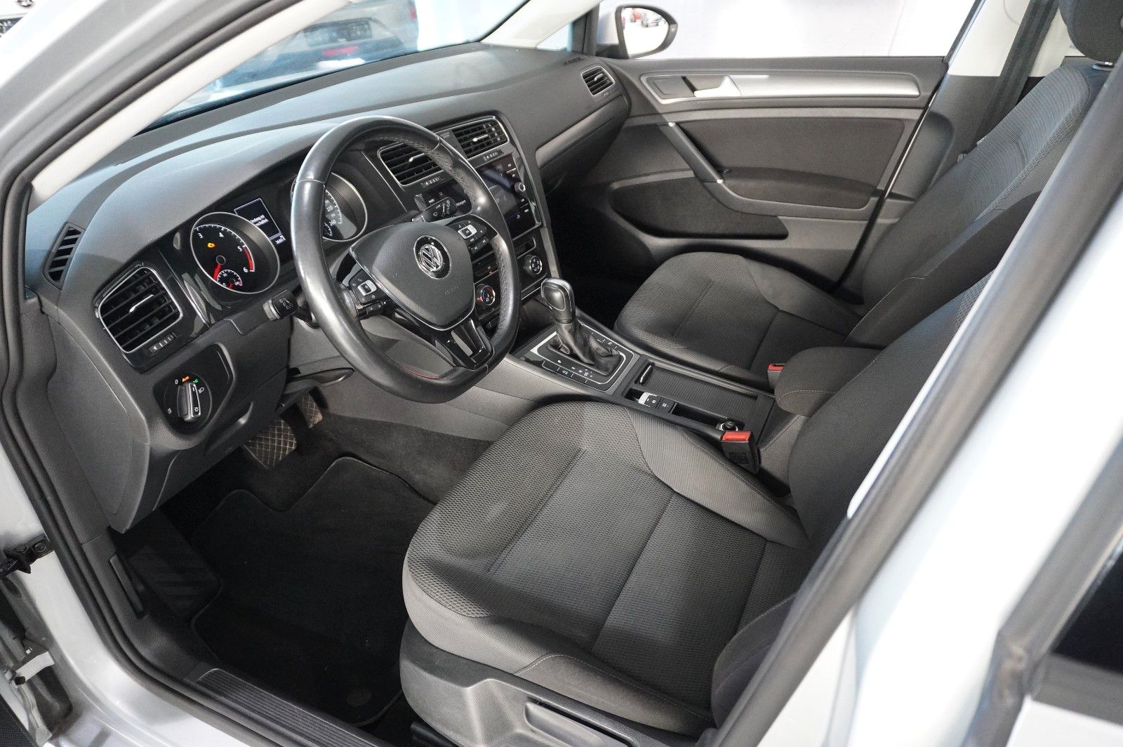 Fahrzeugabbildung Volkswagen Golf VII Lim. 2.0 TDI COMFORTL. DSG NAVI/LED/ACC