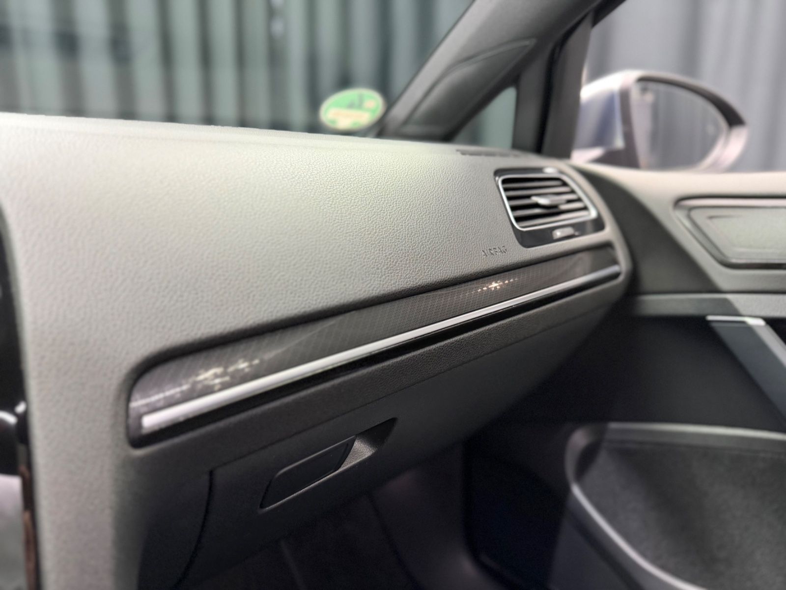 Fahrzeugabbildung Volkswagen Golf VII 2.0 R 4Motion |DSG|VIRTUAL|2.HAND