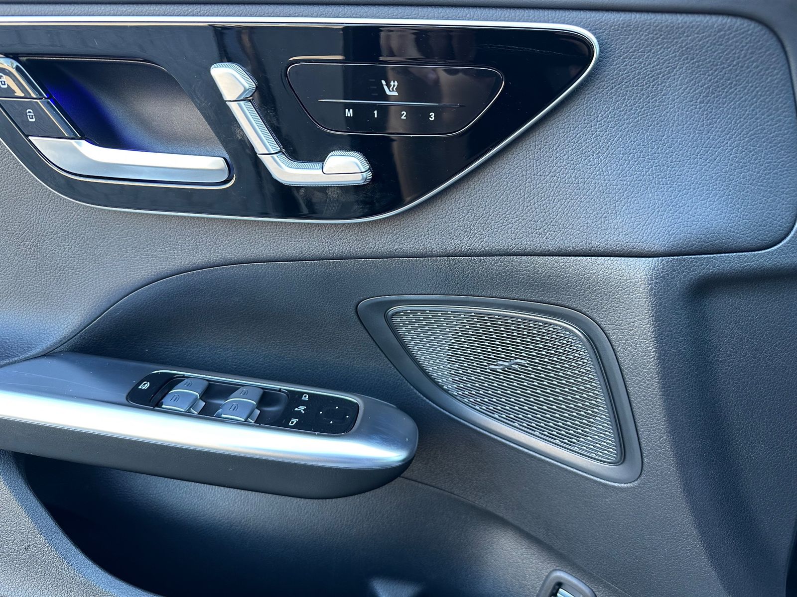 Fahrzeugabbildung Mercedes-Benz C 300 d T Avantgarde NAV+LED+AHK+DISTRONIC+18ZO