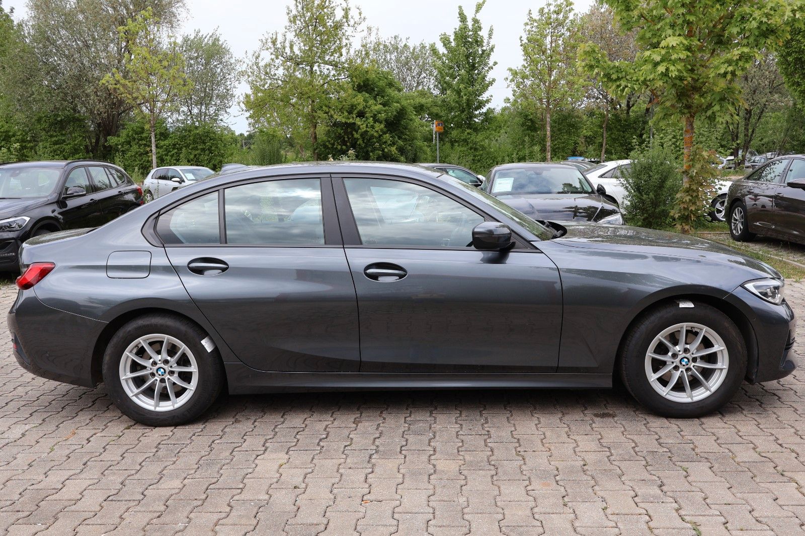 Fahrzeugabbildung BMW 318 Baureihe 3 Lim. 318 d Advantage