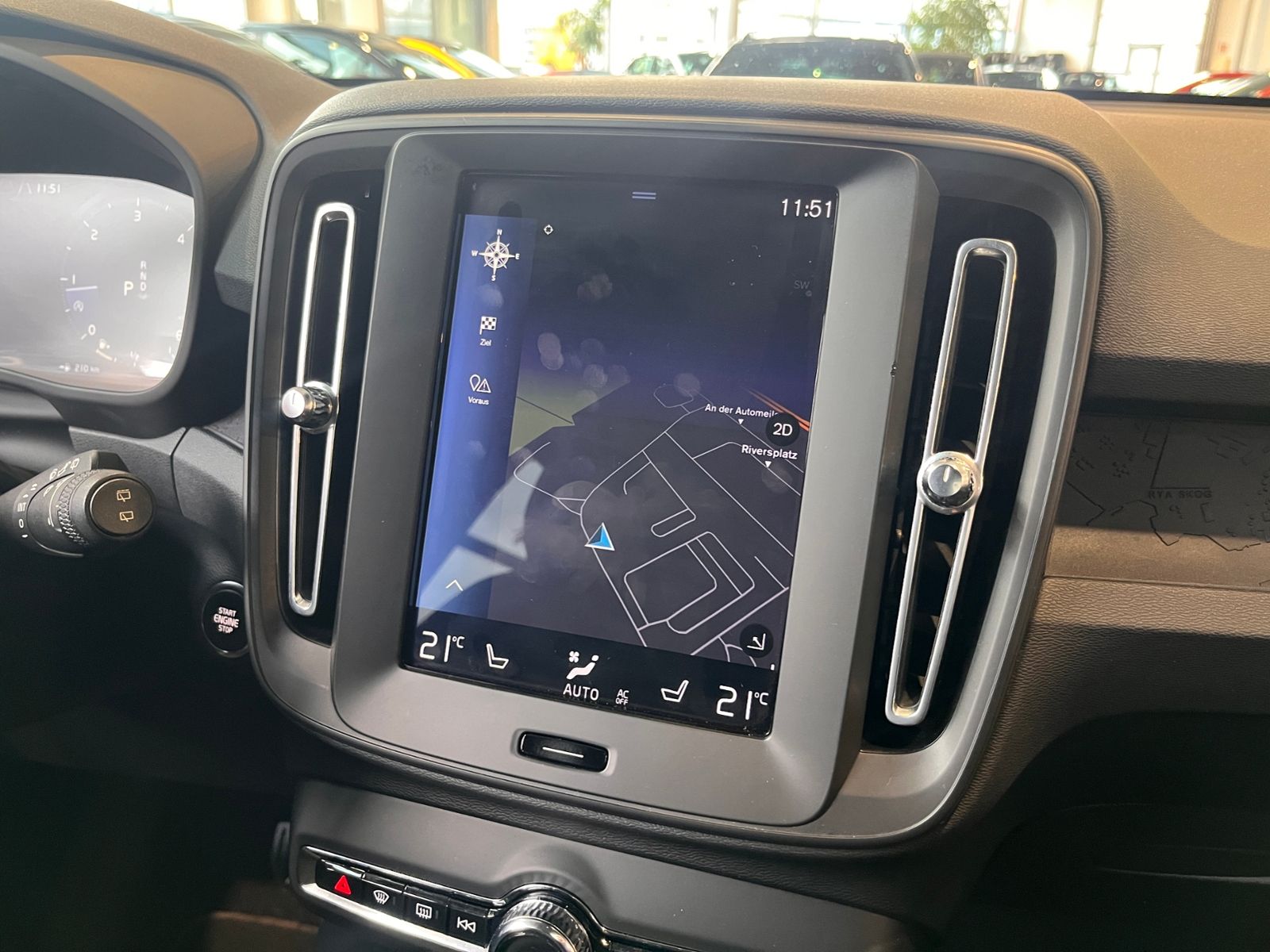 Fahrzeugabbildung Volvo XC40 AWD AHK LED NAVI ALU