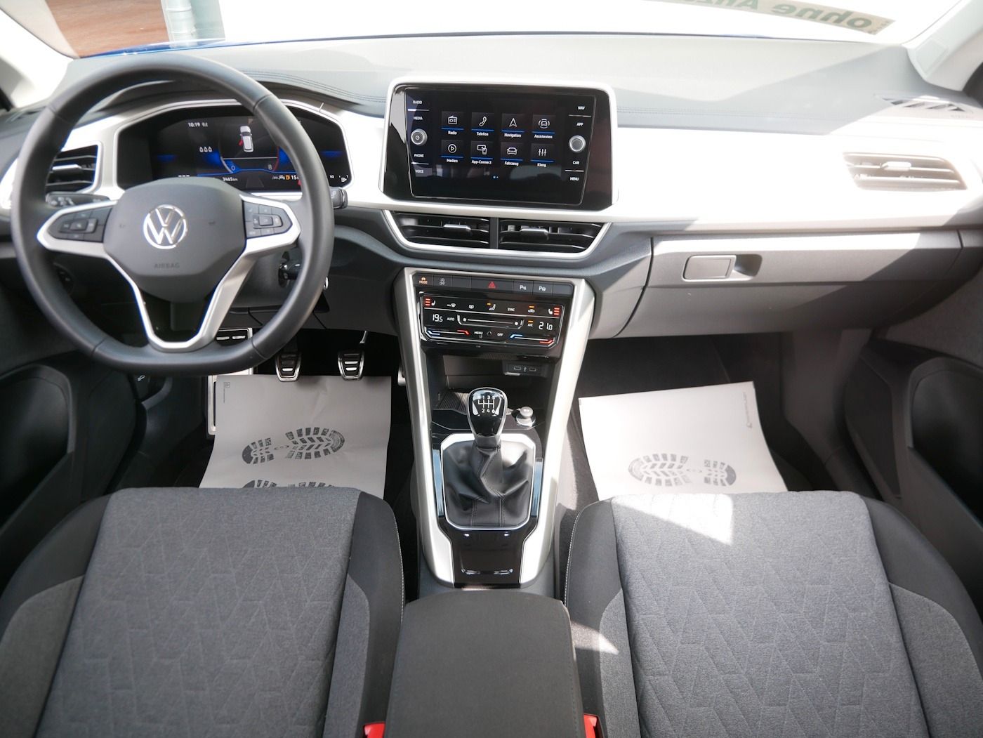 Fahrzeugabbildung Volkswagen T-Roc 1.0 TSI Move NEU35T LED NAVI SHZ ParkAssis