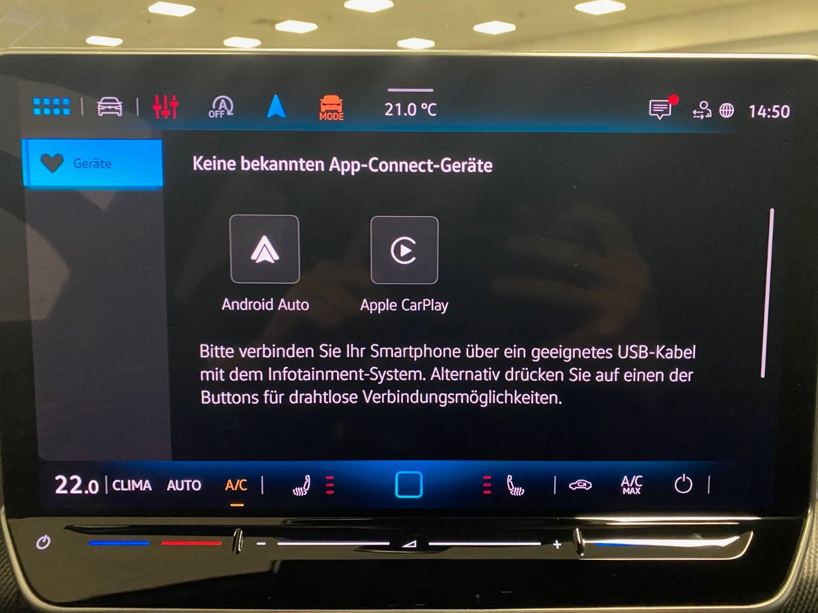 Fahrzeugabbildung Volkswagen Golf 1.5 eTSI DSG R-Line+GARANTIE 2029+ACC+KAMER