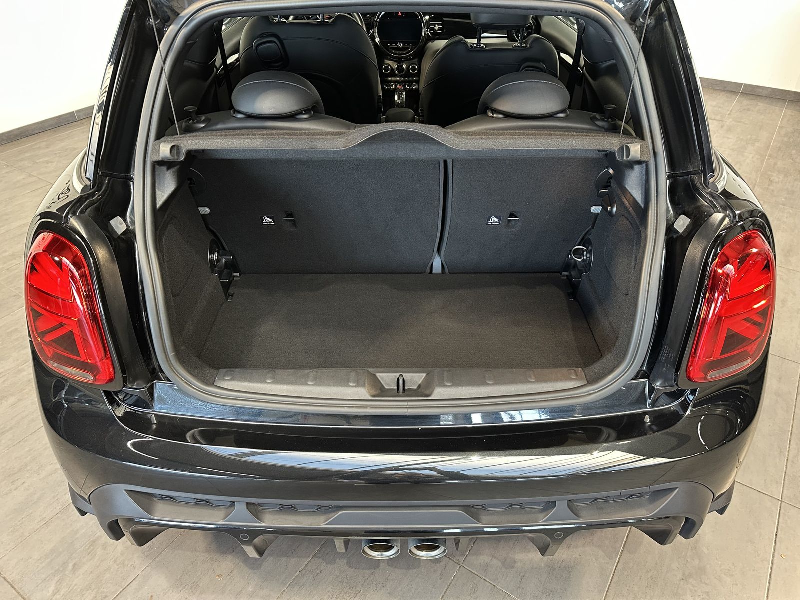 Fahrzeugabbildung MINI John Cooper Works Sport-Aut. NAV+LED+KAM+PANO+PP