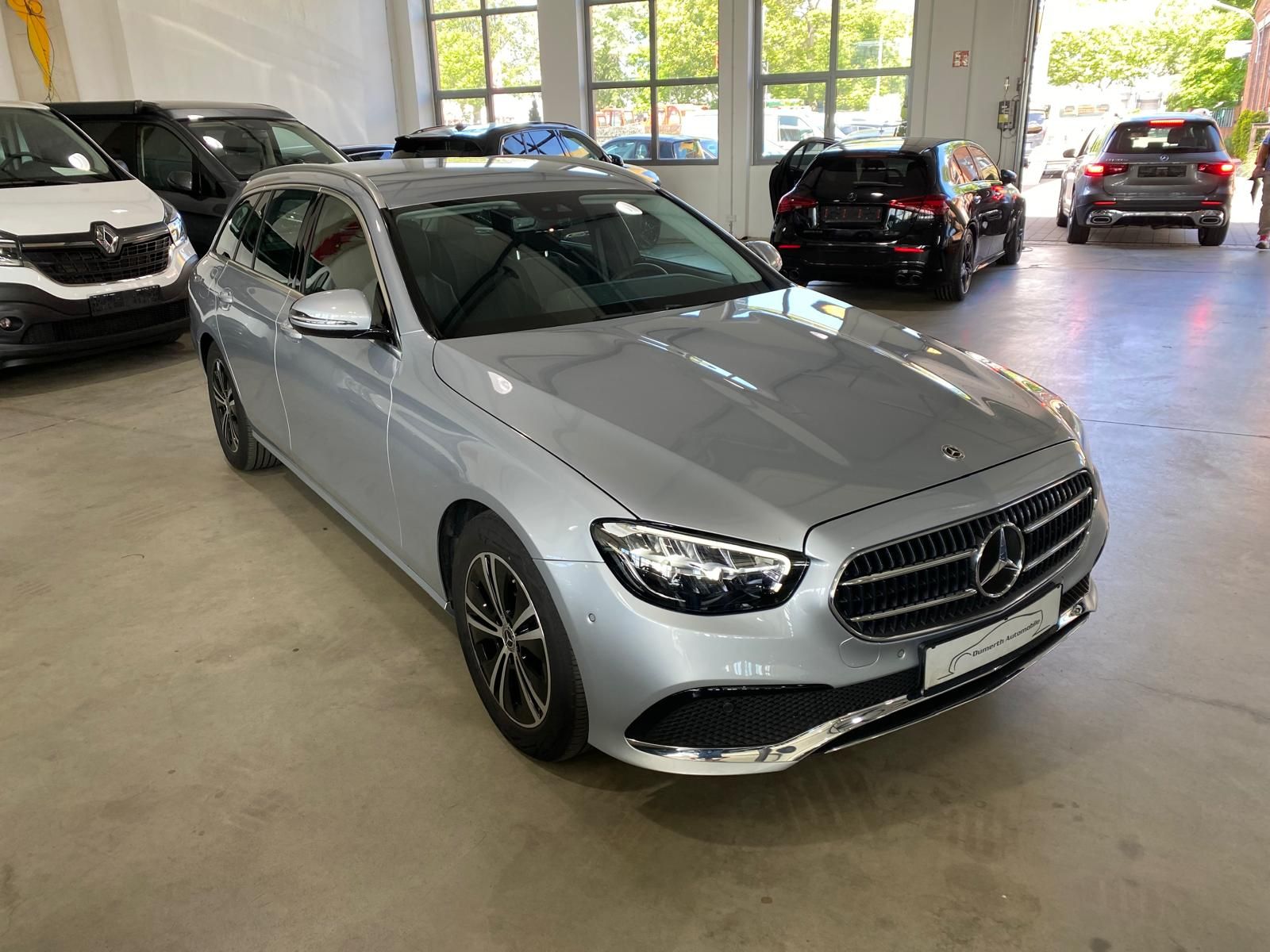 Fahrzeugabbildung Mercedes-Benz E 200 T-Model Avantgarde/LED-High/1.HD/