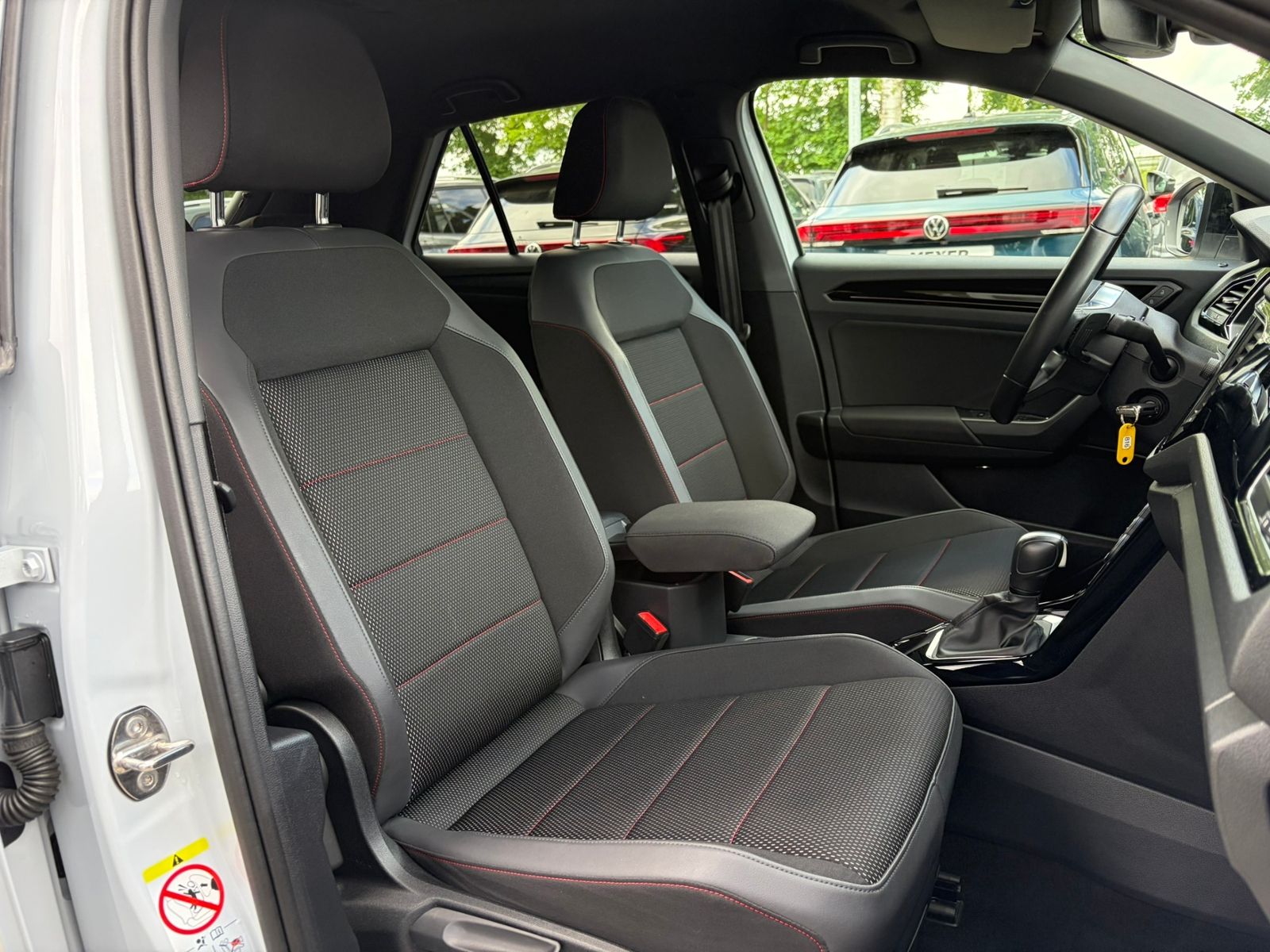 Fahrzeugabbildung Volkswagen T-Roc Sport 1.5 TSI DSG *BlackStyle,LED,ACC,Navi