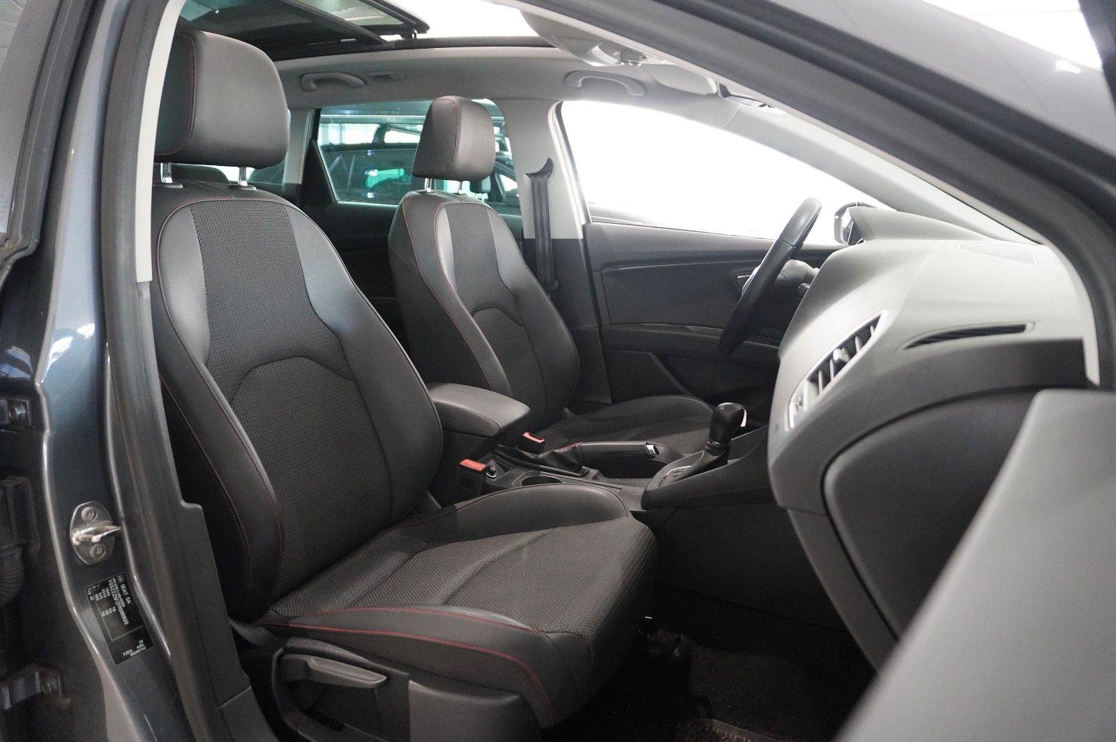 Fahrzeugabbildung SEAT Leon ST 1.4 TSI FR SPORT DSG KLIMA/PDC/TEMP/PANO
