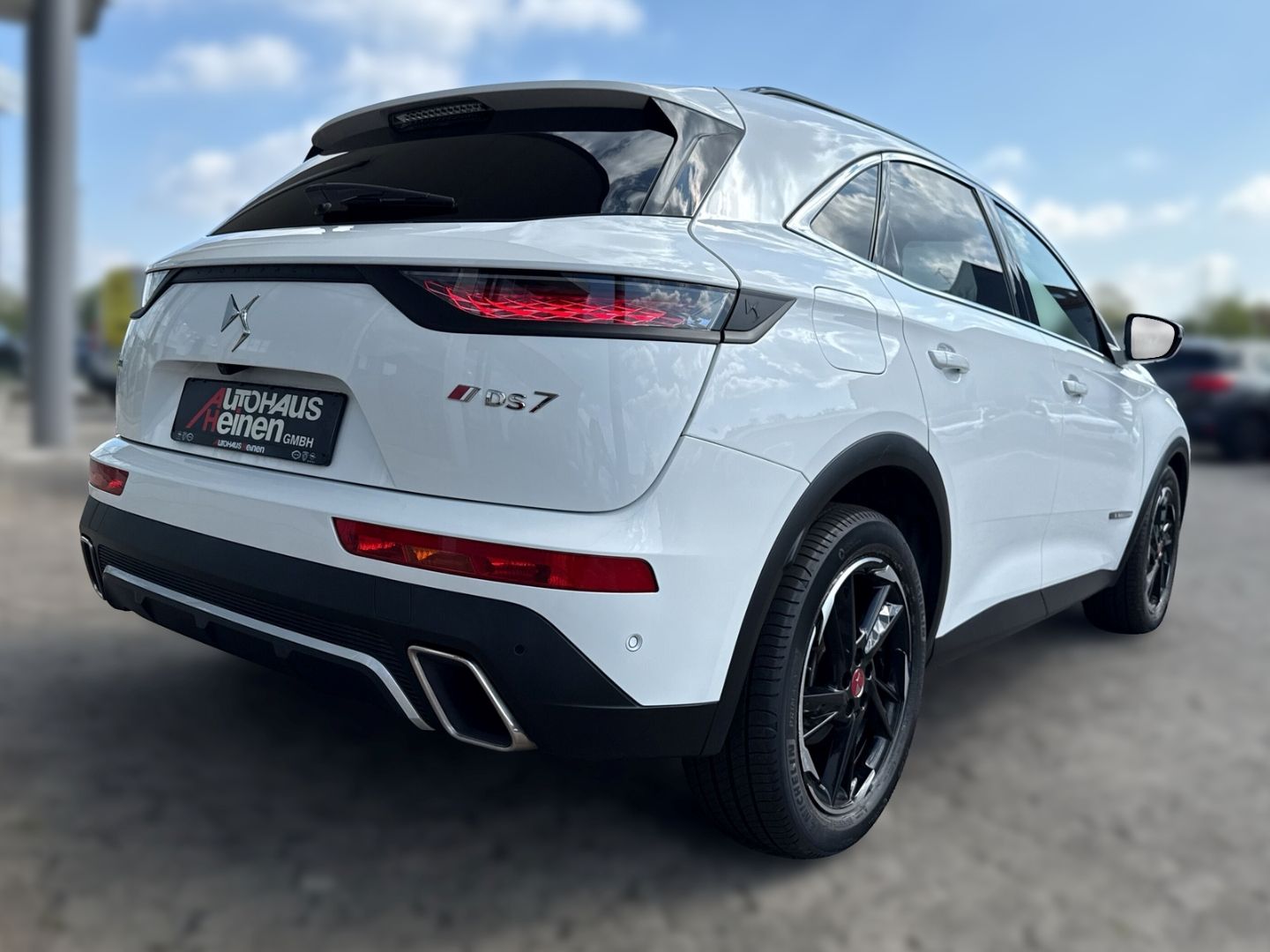 Fahrzeugabbildung DS Automobiles DS7 DS E-Tense 225 kW Performance Line + 4x2 AHK