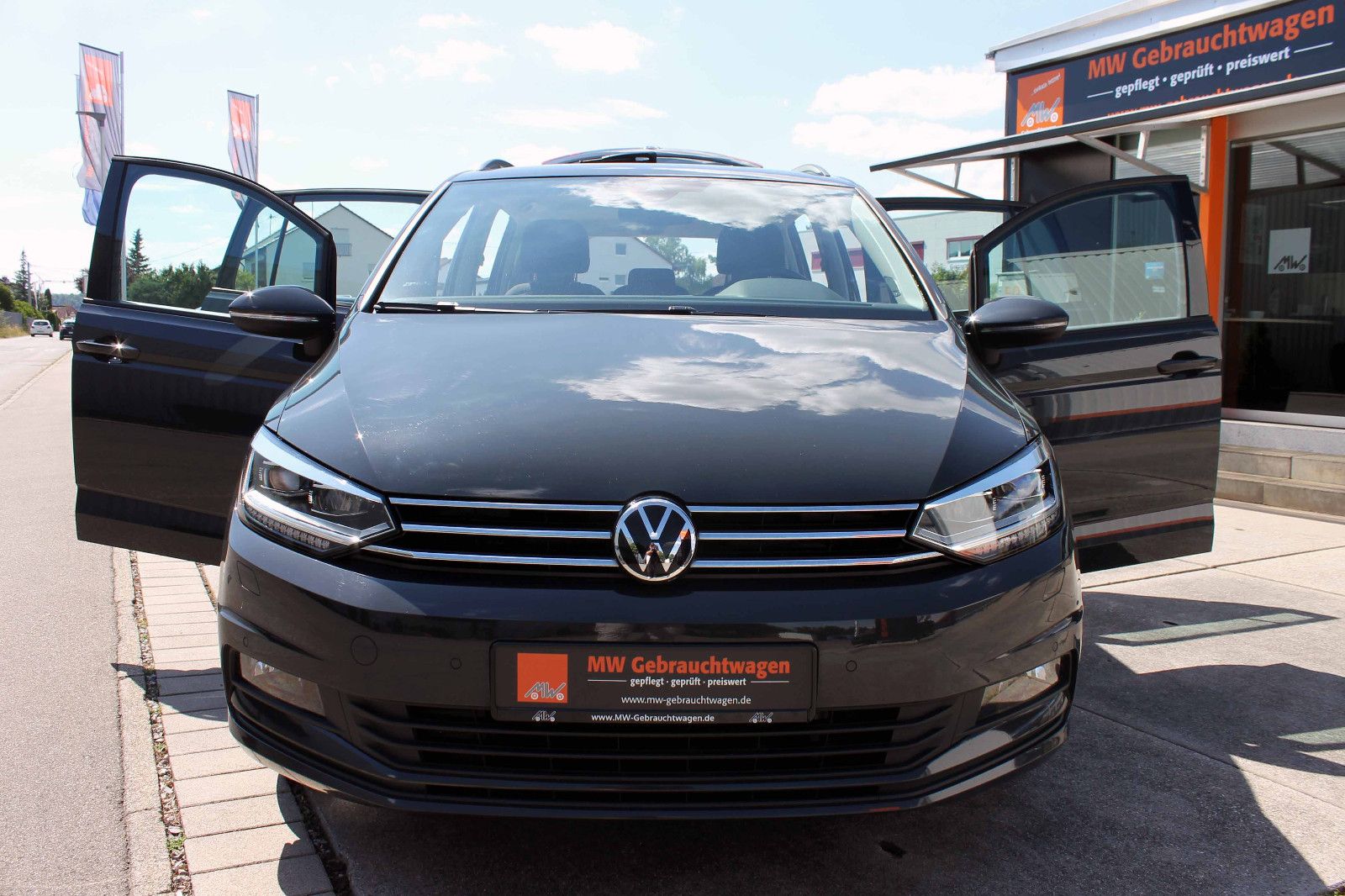 Fahrzeugabbildung Volkswagen Touran Comfortline 2.0 TDI DSG ACC PDC KAM LED