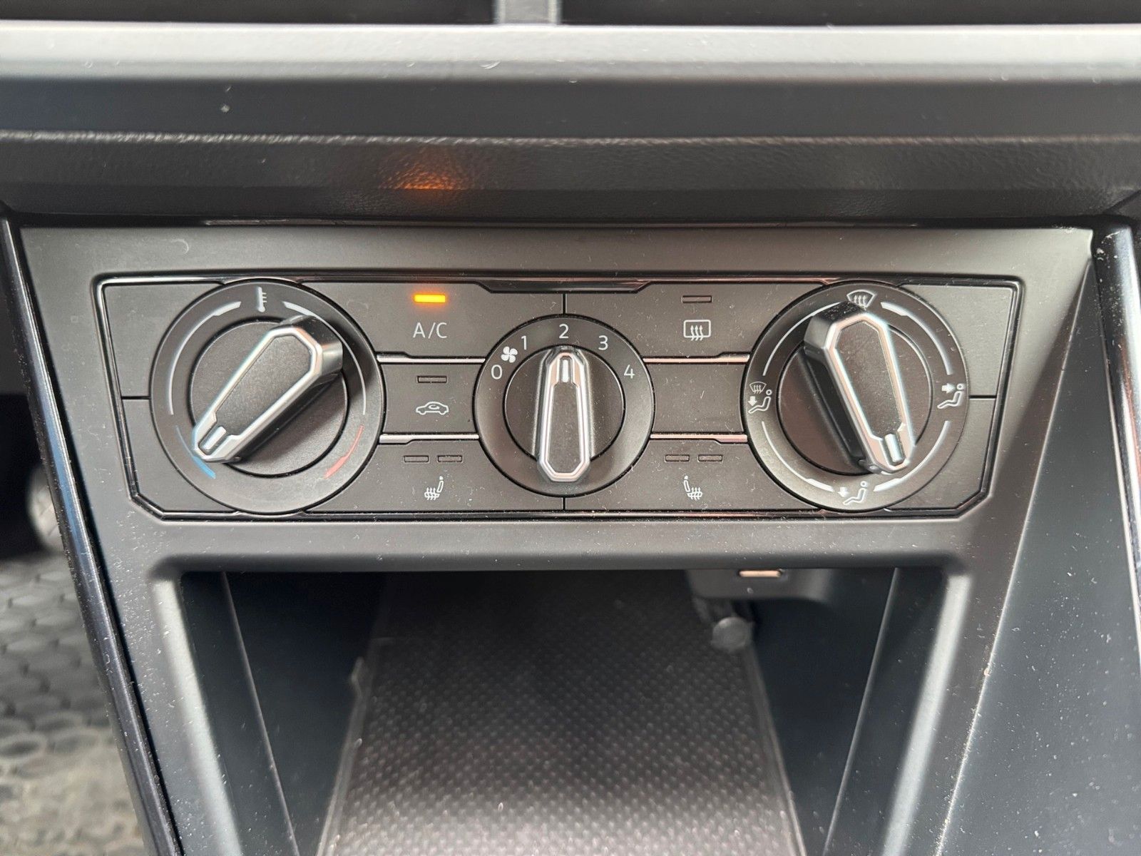Volkswagen Polo VI Trendline – Bild 12
