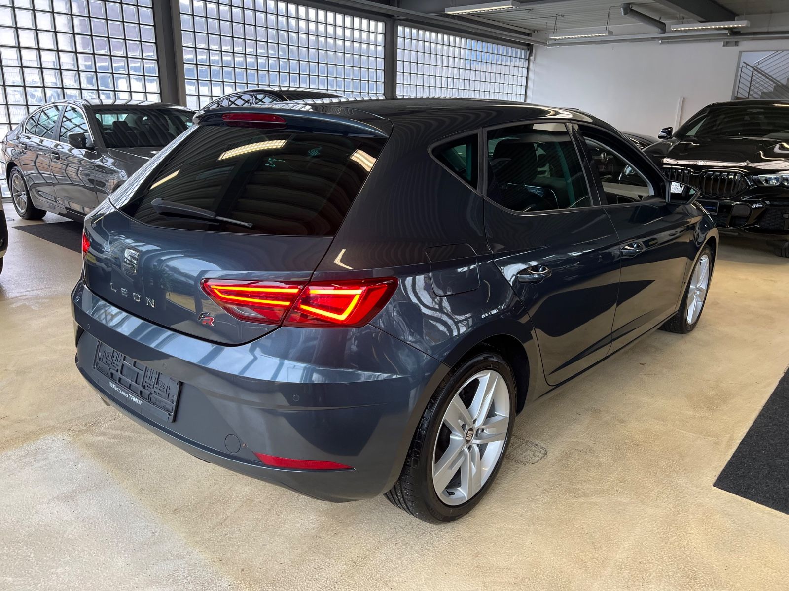 Fahrzeugabbildung SEAT Leon FR 1.5 TSI * AUTOMATIK *LED*
