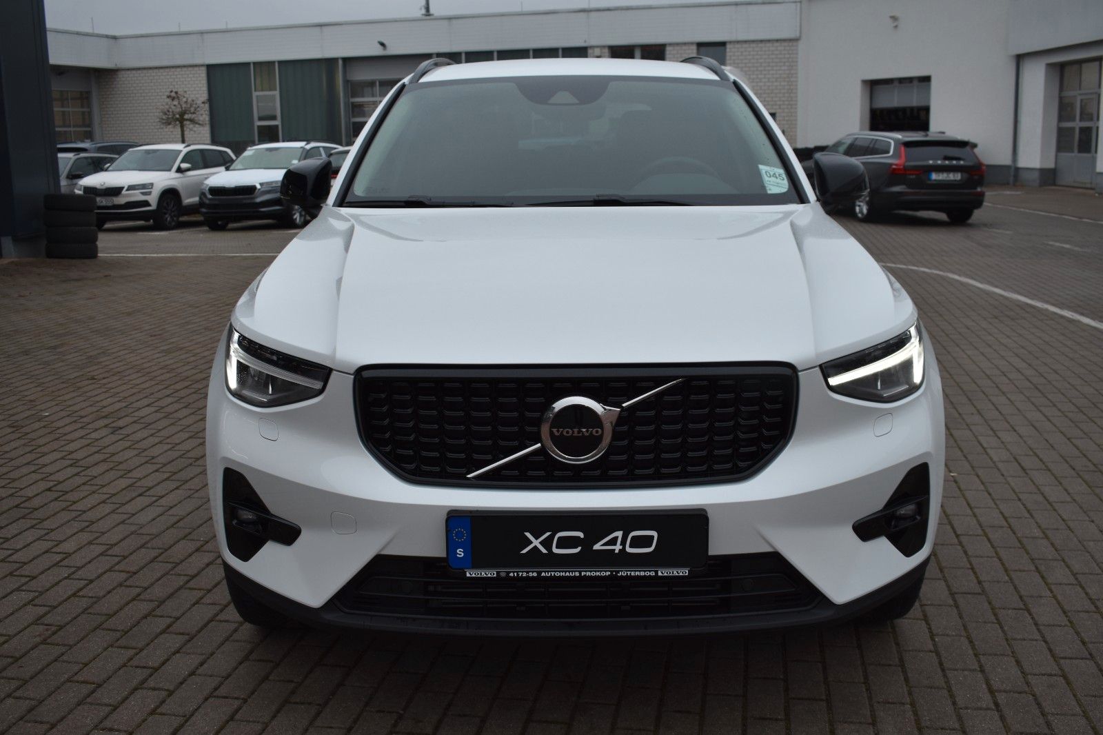 Fahrzeugabbildung Volvo XC40 T5 Recharge DKG Plus Dark*RFK*BLIS*ACC*AHK