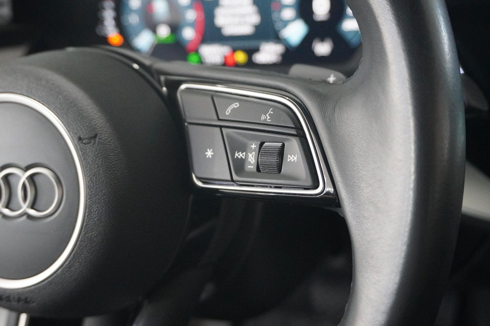 Fahrzeugabbildung Audi A3 Sportback 35 TFSI S-TRONIC NAVI/LED/SPORT/ACC