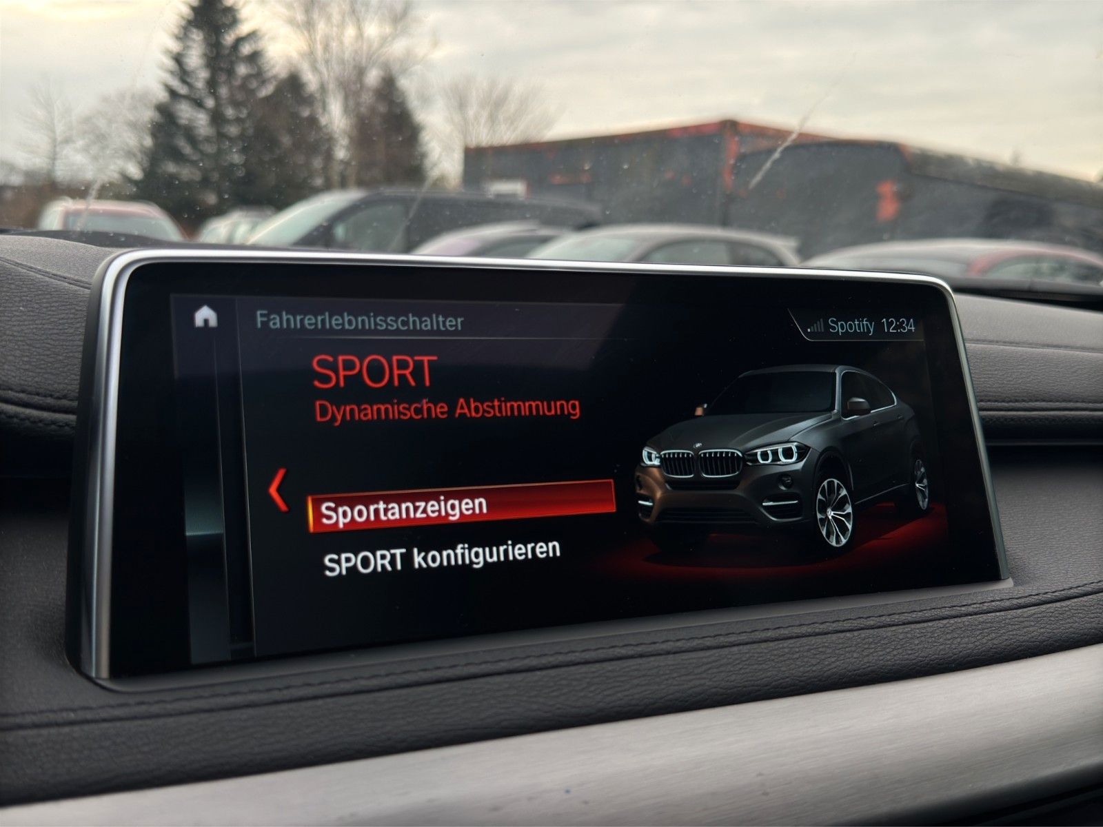 Fahrzeugabbildung BMW X6 xDrive Schiebedach/AHK/360°/M-Paket/H&K