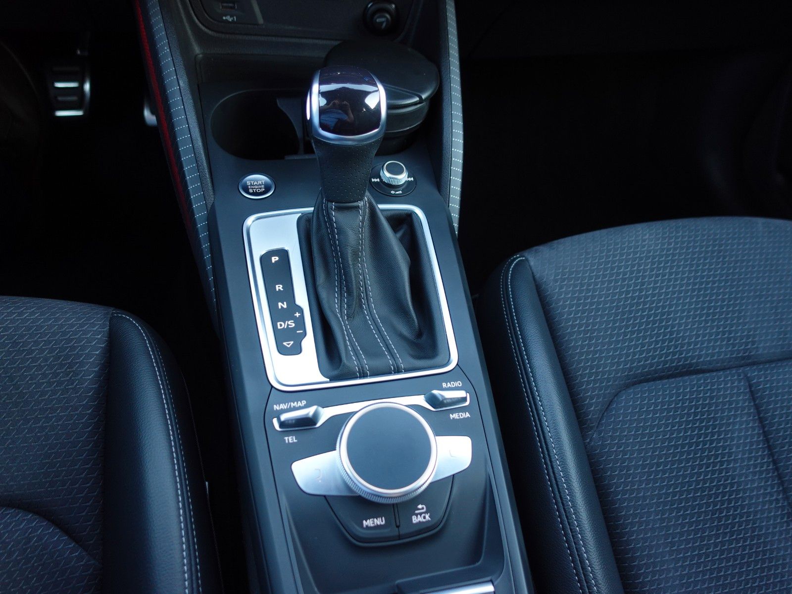 Fahrzeugabbildung Audi Q2 35 TFSI S tronic S line AHK/SONOS/19"LMR/....