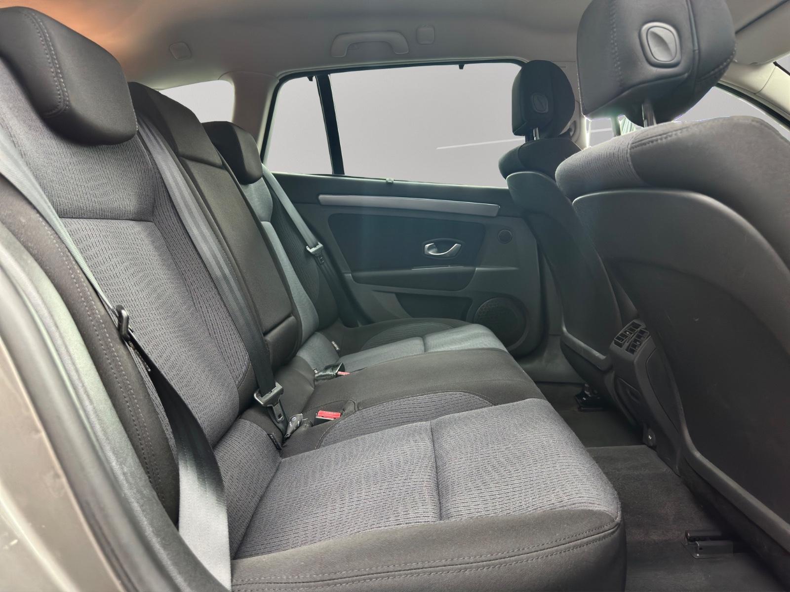 Renault Laguna 2009 — photo 17